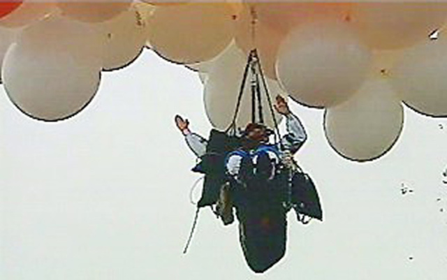 O voo do padre Adelir de Carli, feito com balões