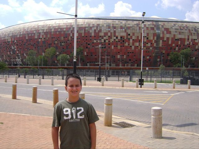Gustavo vai à África