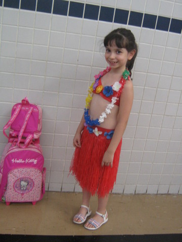 (Karol)  Carnaval na escola