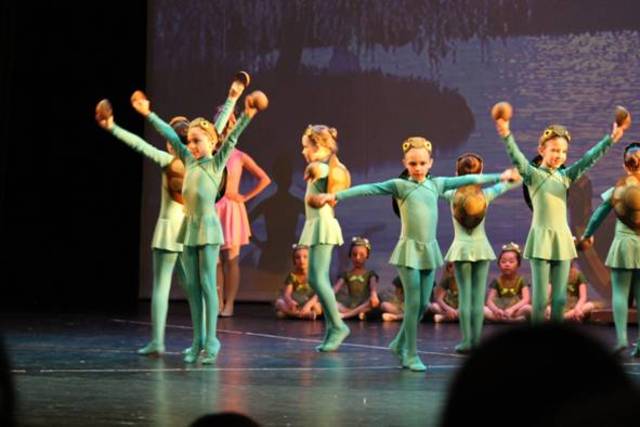 LUIZA- APRESENTAÇÃO DE FIM DE ANO