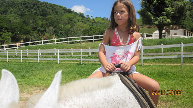 aprendendo a andar a cavalo -Ingrid