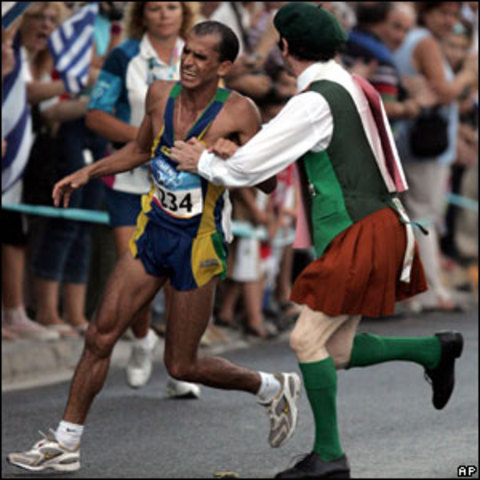 Vanderlei Cordeiro de Lima é atacado mas consegue a medalha de bronze nas olimpiadas