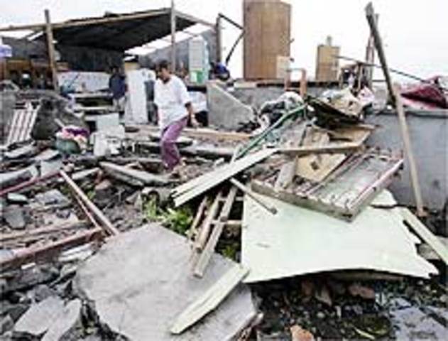 Tufão mata 400 pessoas