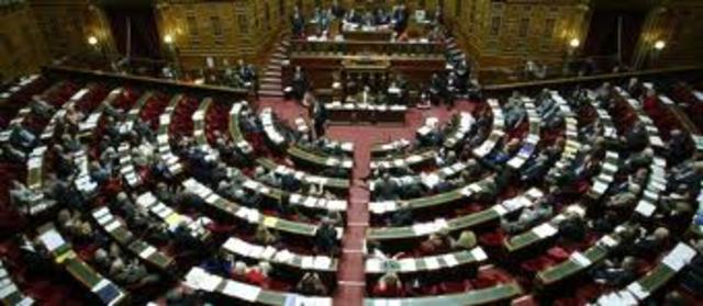 Echec d'une loi sur la légalisation de l'euthanasie.