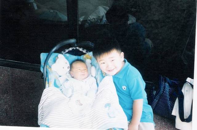 Nasce o irmão de Eduardo yu