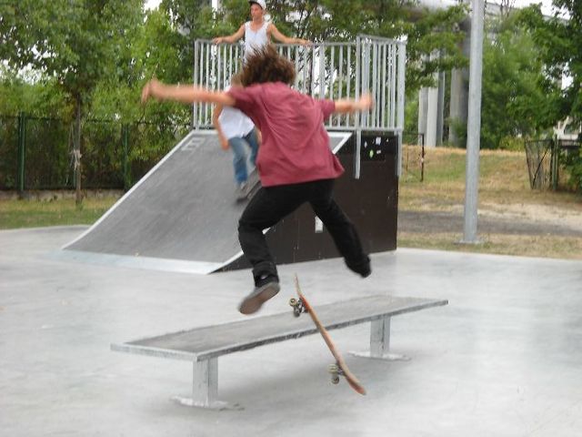 Pedro aprende a andar de skate