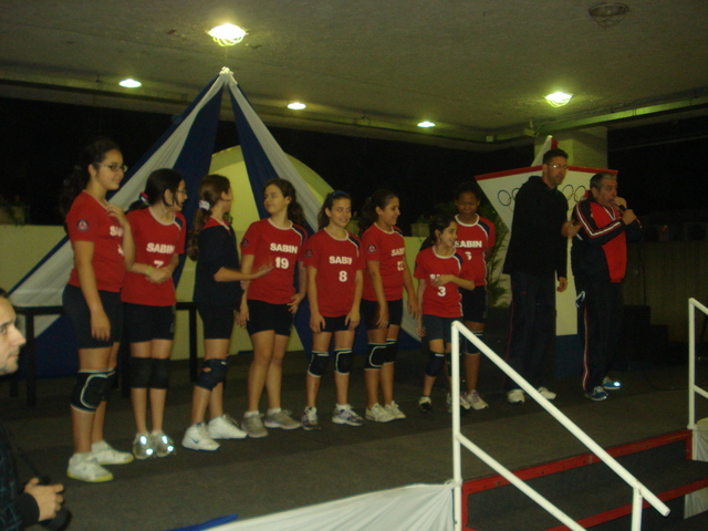 Isabela faz seu primeiro jogo de vôlei