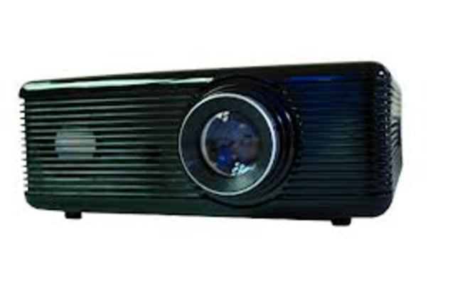 Computadoras dentro de las aulas, carrito móvil con cañón