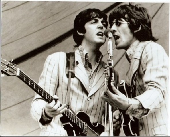 Llego PcMcney y poco mas tarde George Harrison.