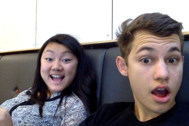 Rune og Miriam laver tidslinje.