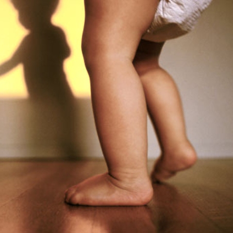 Sus primeros pasos sin ayuda.