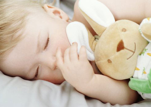 Ya duerme solo en su nueva habitación.