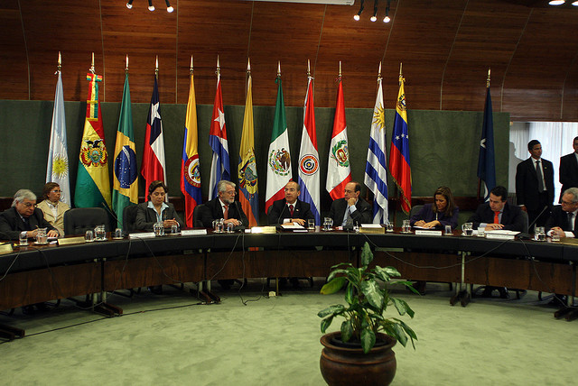 Los seis deciden crear el Comité de Representantes Permanentes ( Coreper ).