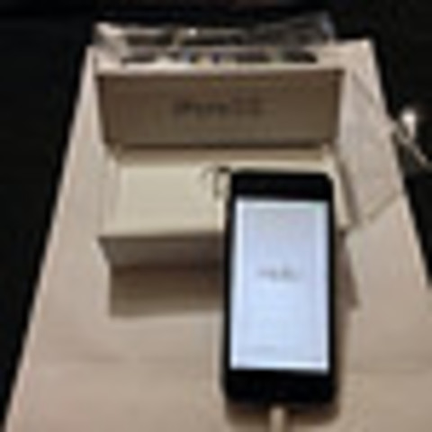 2013 iPhone 5c and 5s was released.