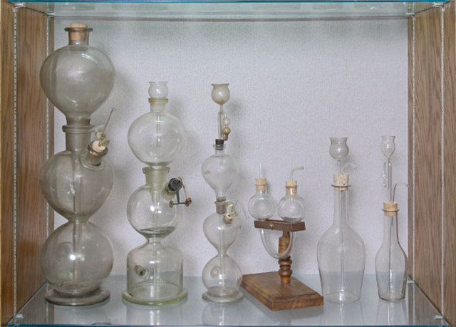 Pneumatic chemistry and "gas"