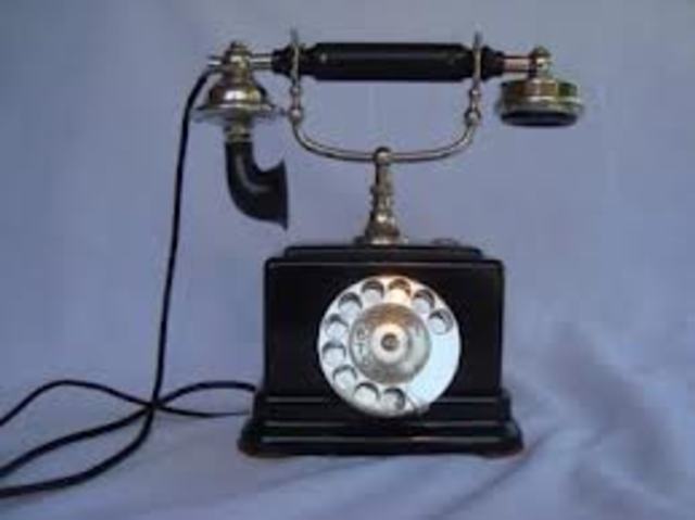 Primer telèfon de taula