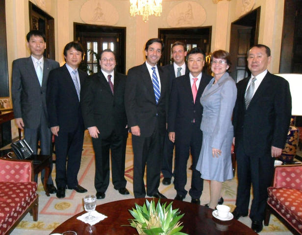 Inicia negociación con UCW América