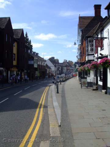 Who owns Reigste Screen and what films do they show?