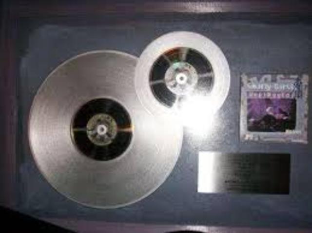 ¡Mis dos discos de platino!