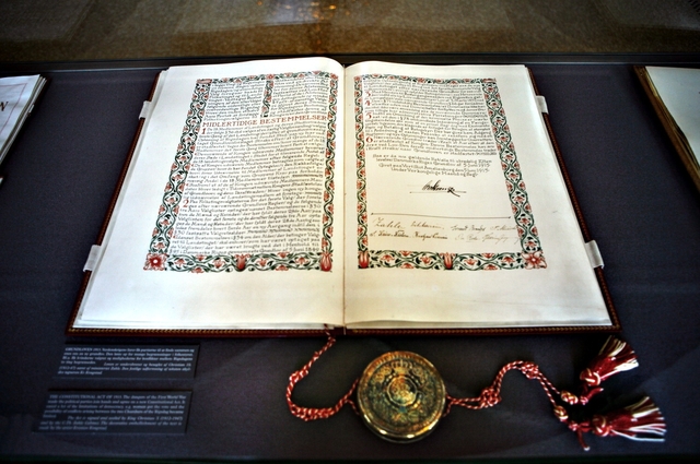 Grundlovens træder i kraft