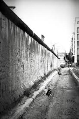 Rise of the Berlin Wall