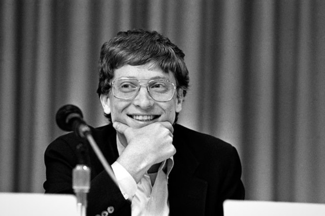 At age 31, Gates becomes the youngest billionaire ever.