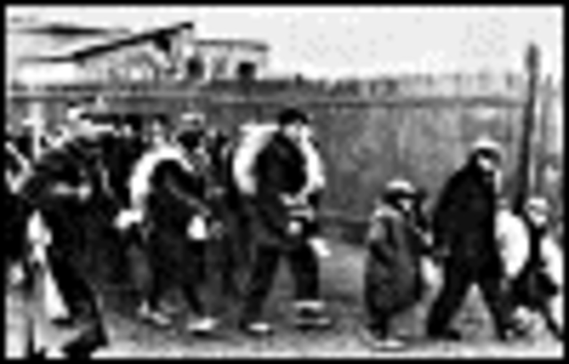 Nazis deport Jews to Poland
