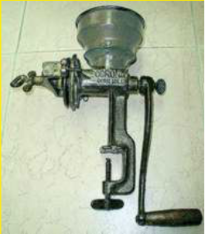 Inicia la producción de ollas a presión y molinos manuales.