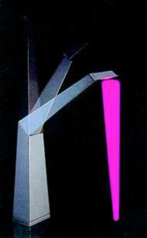 Lámpara Obelisko y bus Halcón, diseños destacados.