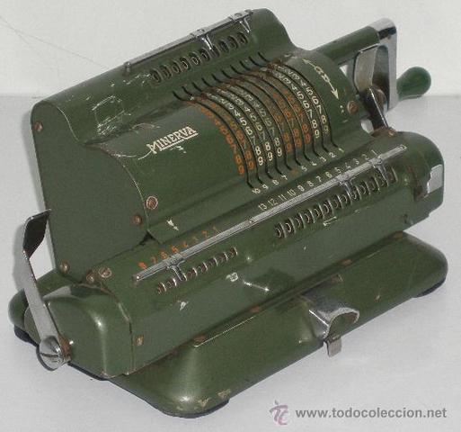 Wilhelm Schickard construye la primera calculadora mecánica.