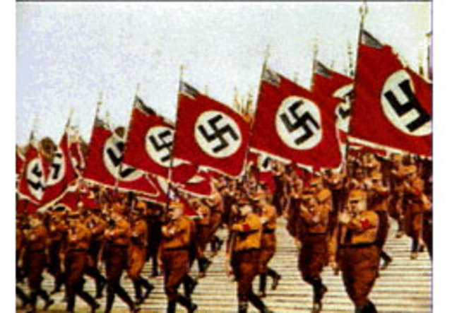 Hitler es col·loca al capdavant del partit