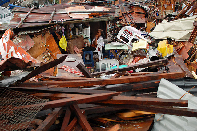 Typhoon Haiyan survivors struggle to make sense of shattered world