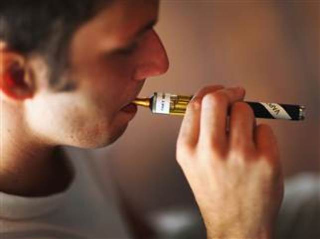 More teens smoking e-cigarettes