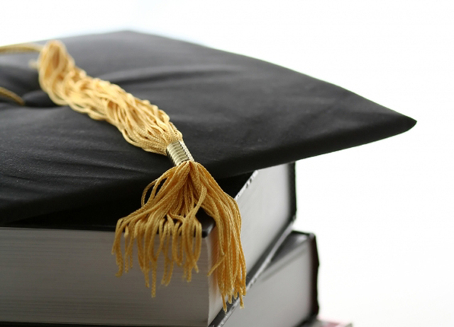 Maestrías y doctorados por correspondencia (1877)