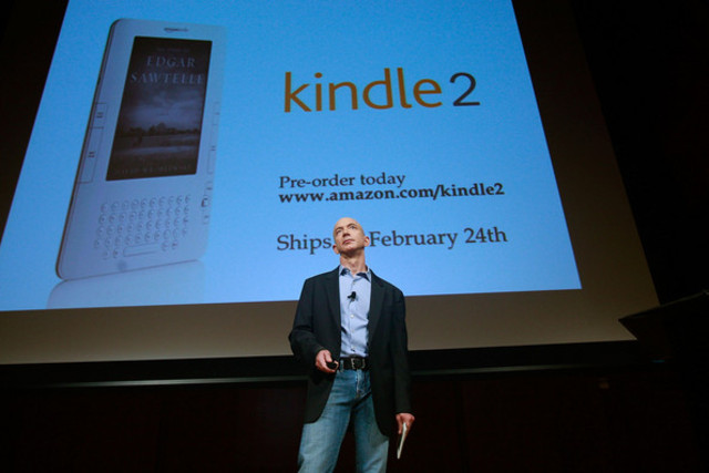 Introduces Amazon Kindle 2