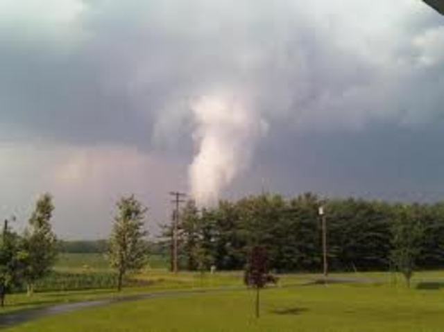 F1 Tornado touches down on Mt. Washington