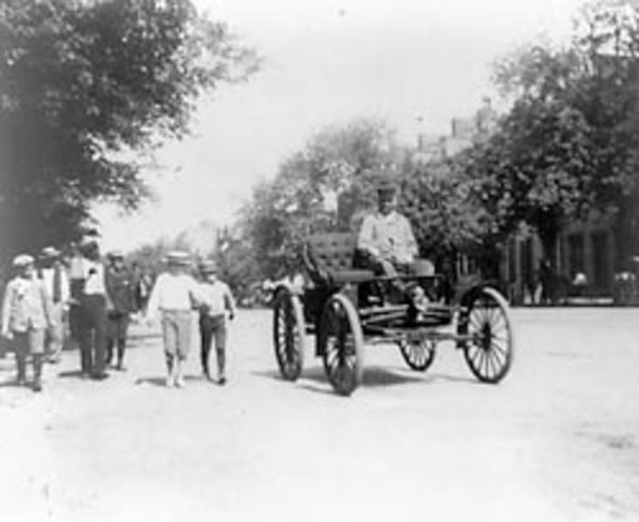 First automobile on Pa. Avenue
