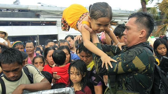 U.S. Navy Helping Victims of Typhoon Haiyan