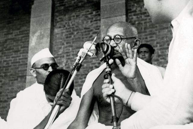 Indien opnår selvstændighed fra britisk styre