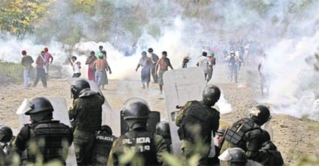 La compañia se negó a negociar y la policia disparó contra los trabajadores hubo 2 muertos y 8 heridos.