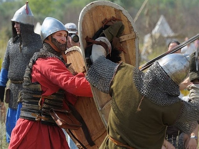 Летом  1245 года нанес поражение литовцам.