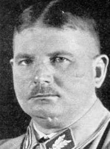 Hitler liess die SA-Führer, u.a. ERnst Röhm ermorden.