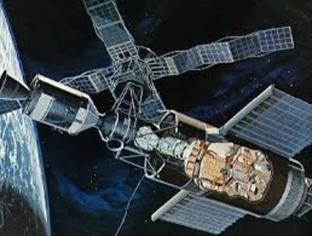 U.S. government scientists invent Skylab orbiting space laboratory