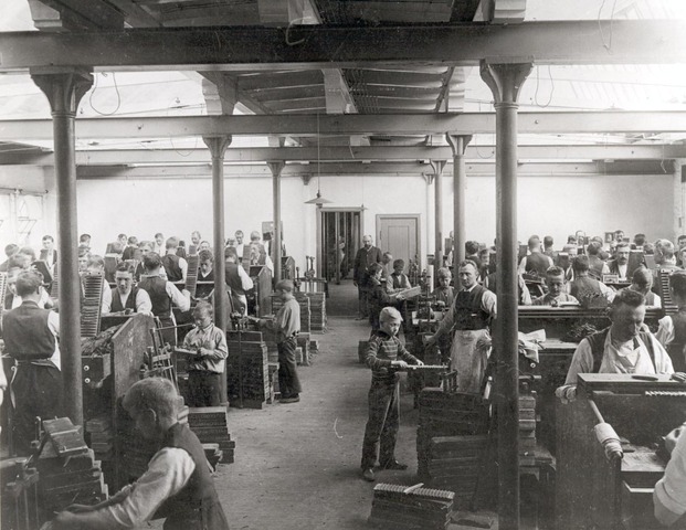 Lov der forbyder børn u. 10 år at arbejde på fabrikker