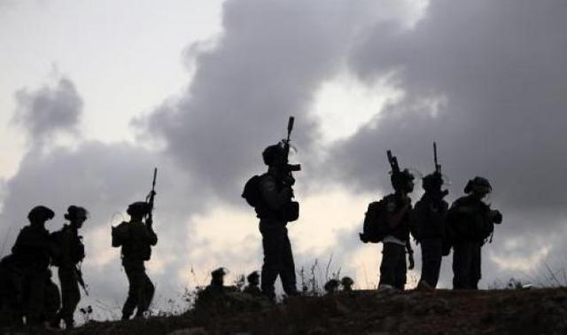 Palestinians attempt to cross security fence in West Bank