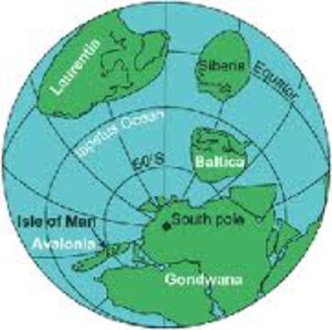 620 MYA: While Rodinia splits, Iapetus Ocean forms.