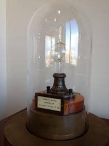 the light bulbs invented