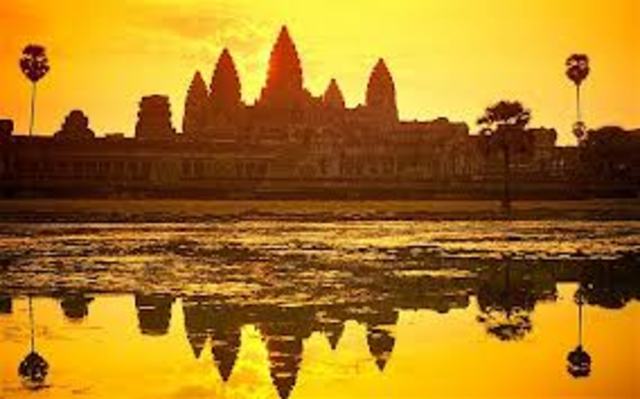 The khmer empire expands and Ankor Wat is built