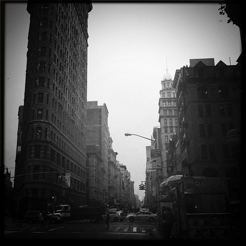 O’Keeffe moves with Stieglitz to 59 East 54th Street