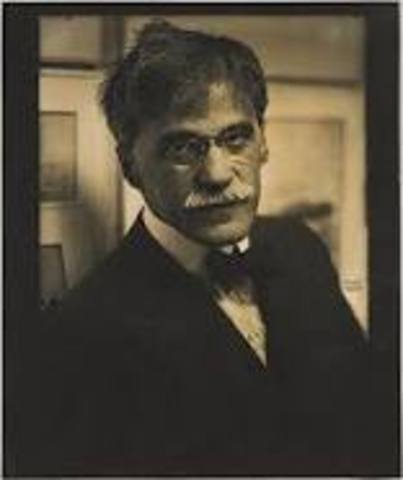 Alfred Stieglitz, O'Keefe's husband dies